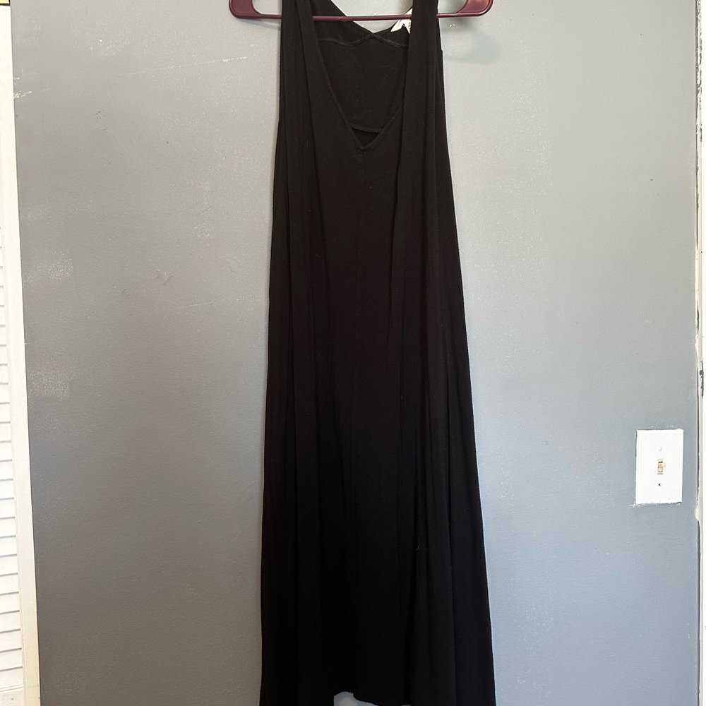 Sleeveless Black Midi Dress with V-Neck